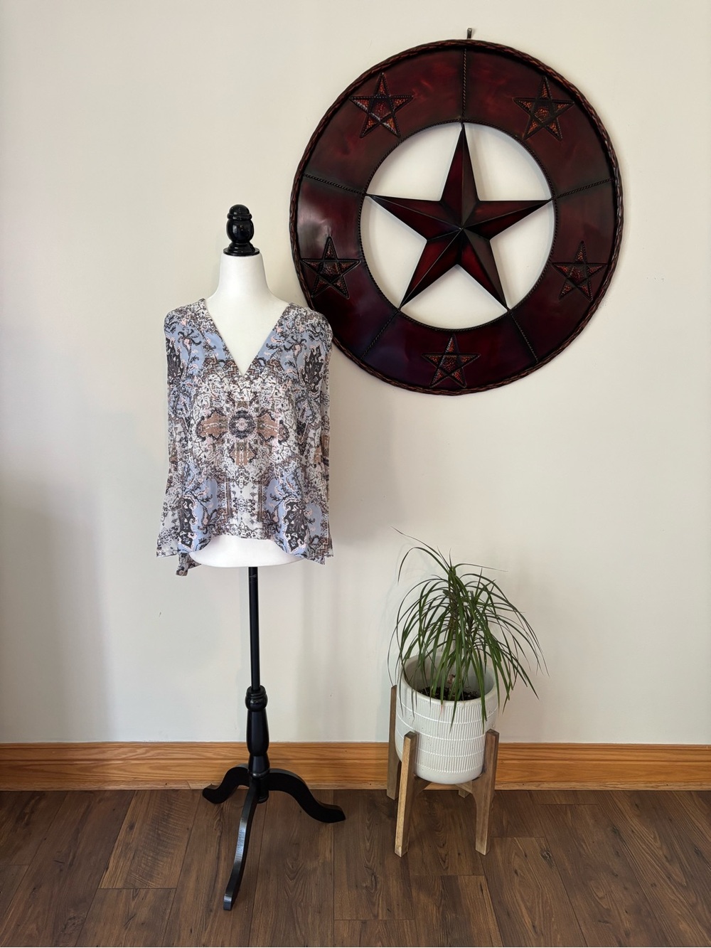 Free People Boho Swing TopLight Blue and Cream Floral V-Neck Sleeveless Blouse S